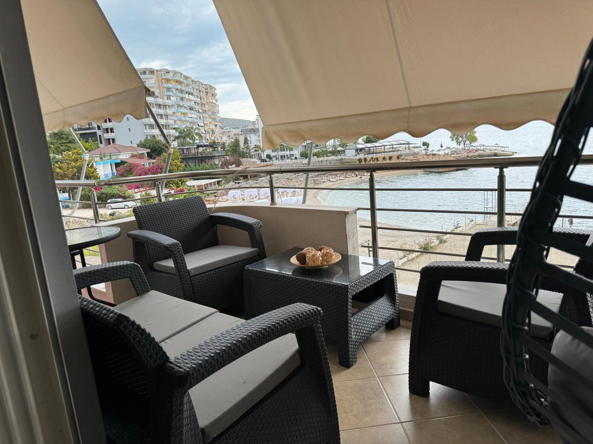 Leon Sea View Apartment Sarandë Esterno foto