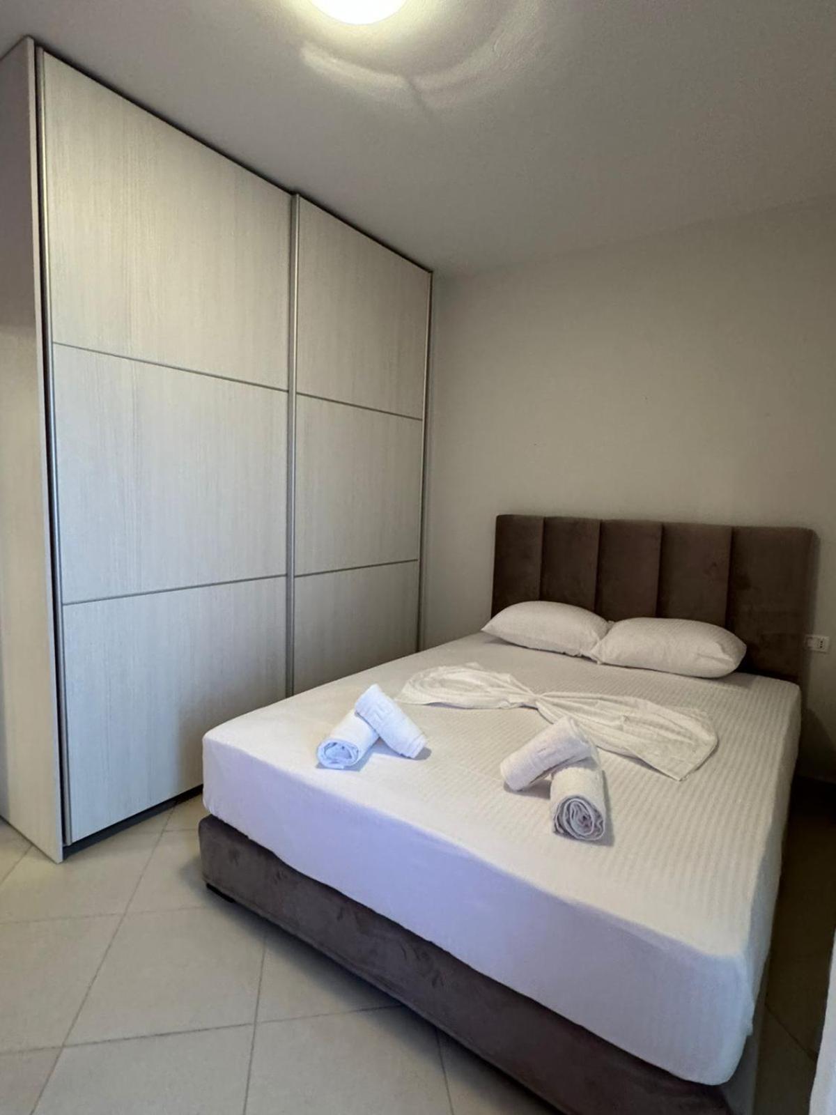 Leon Sea View Apartment Sarandë Esterno foto