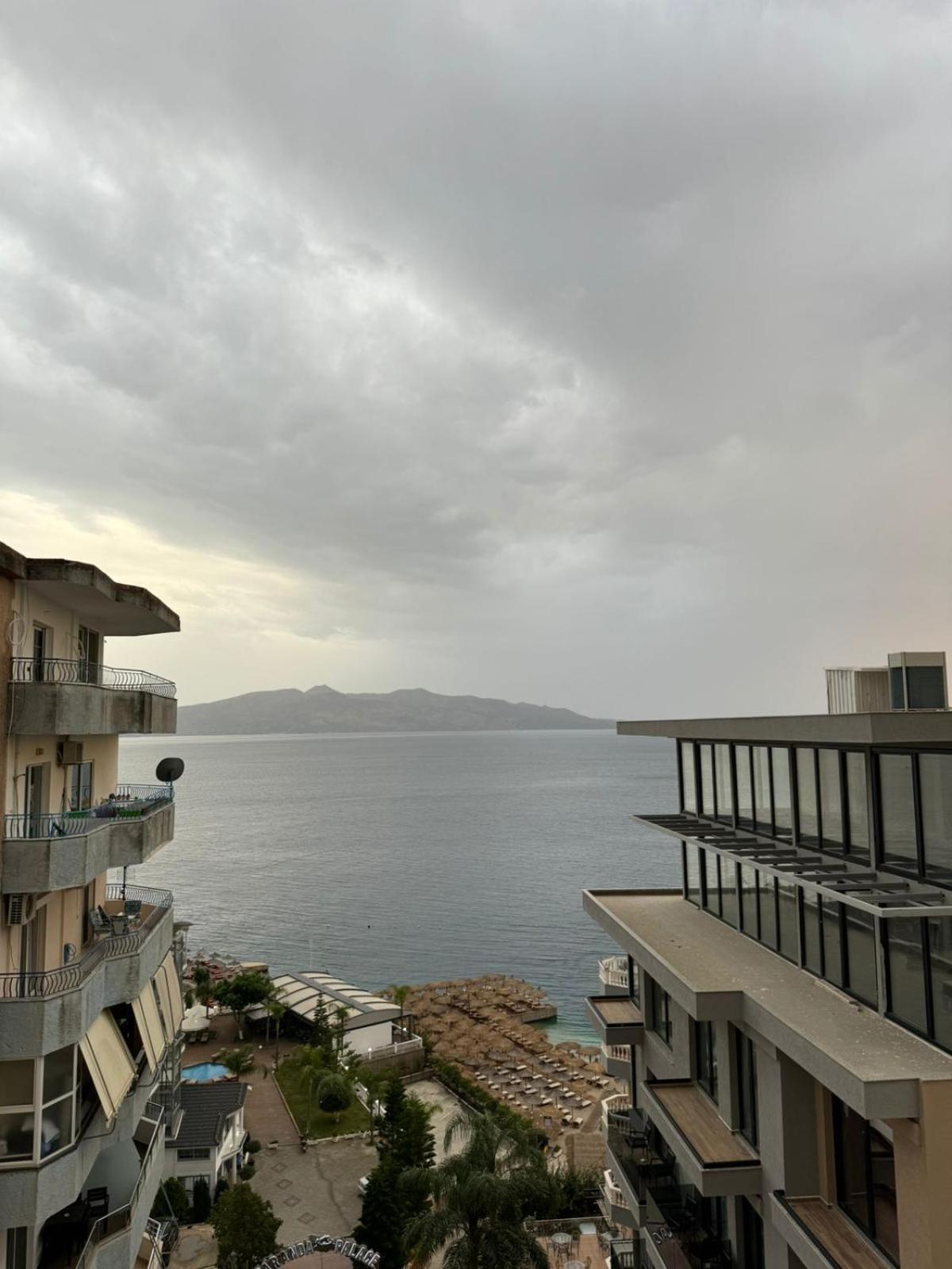 Leon Sea View Apartment Sarandë Esterno foto