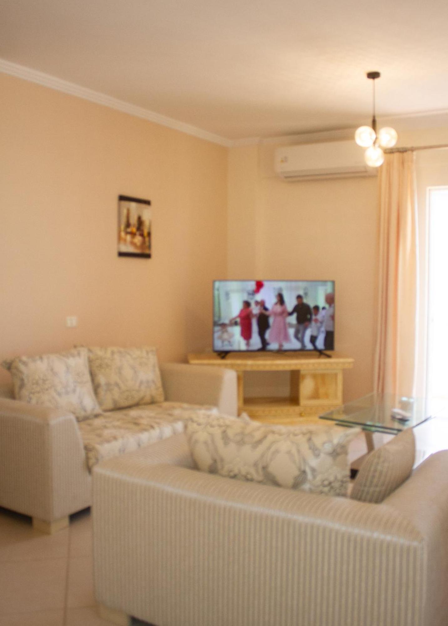 Leon Sea View Apartment Sarandë Esterno foto