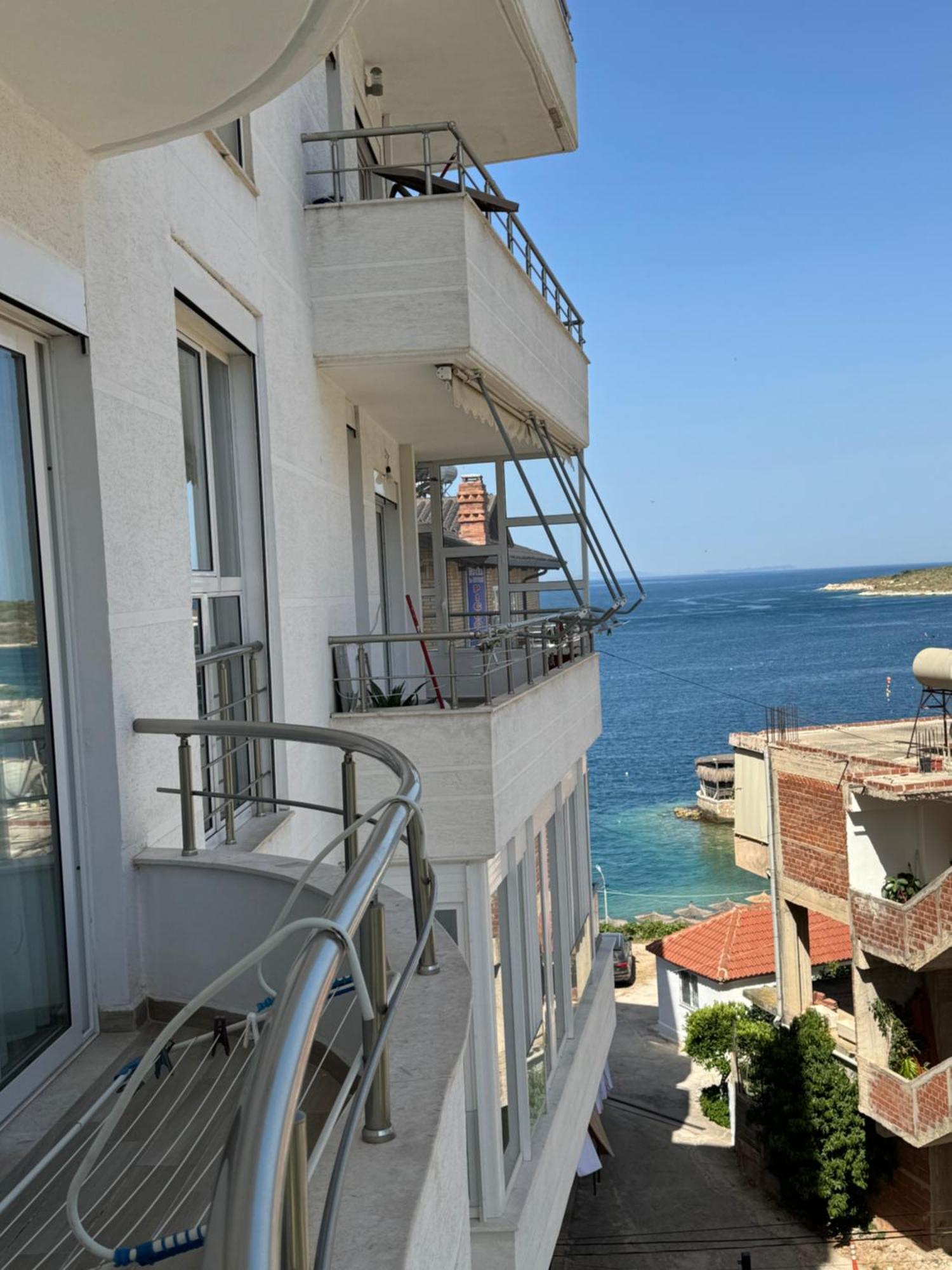 Leon Sea View Apartment Sarandë Esterno foto