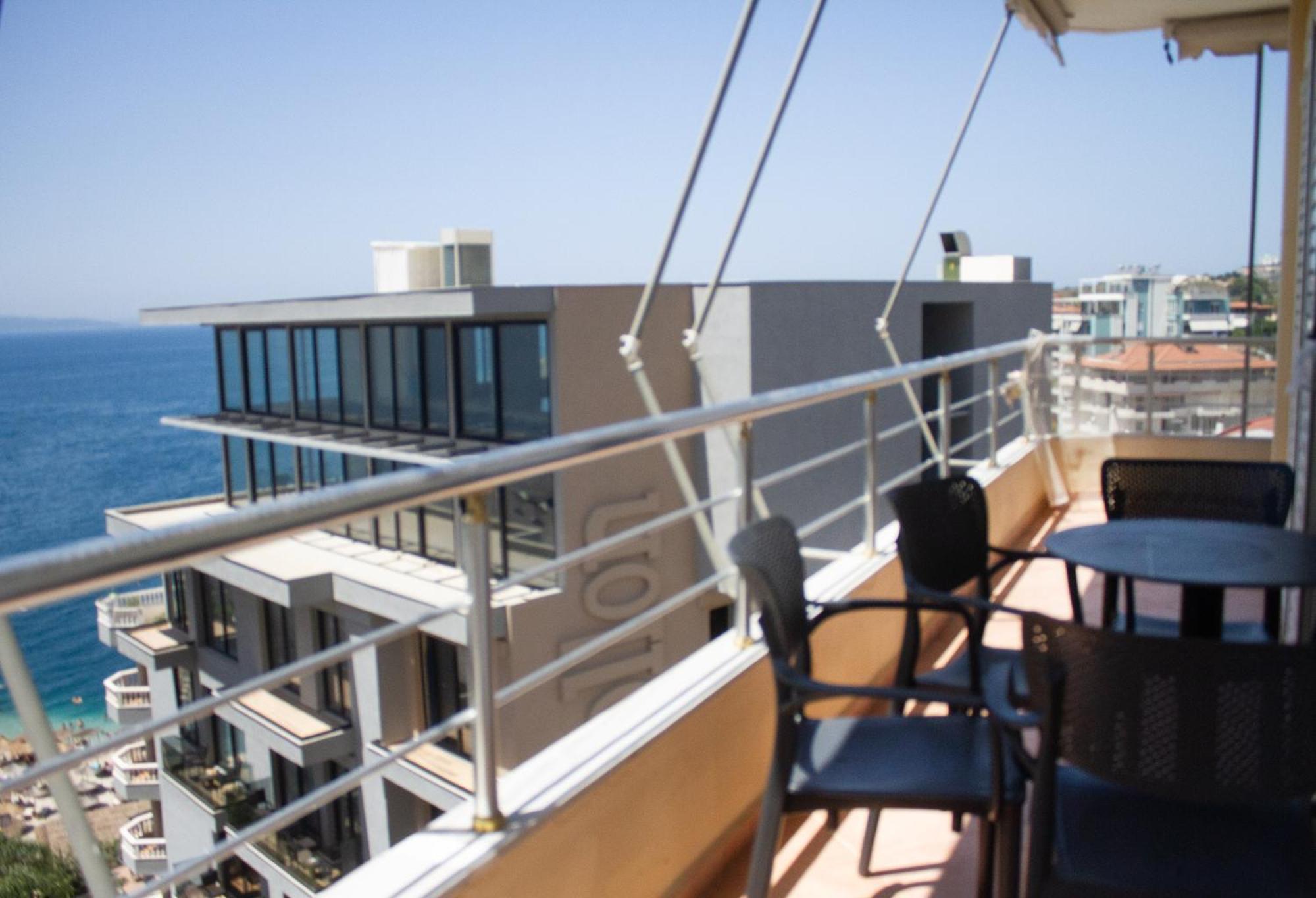 Leon Sea View Apartment Sarandë Esterno foto