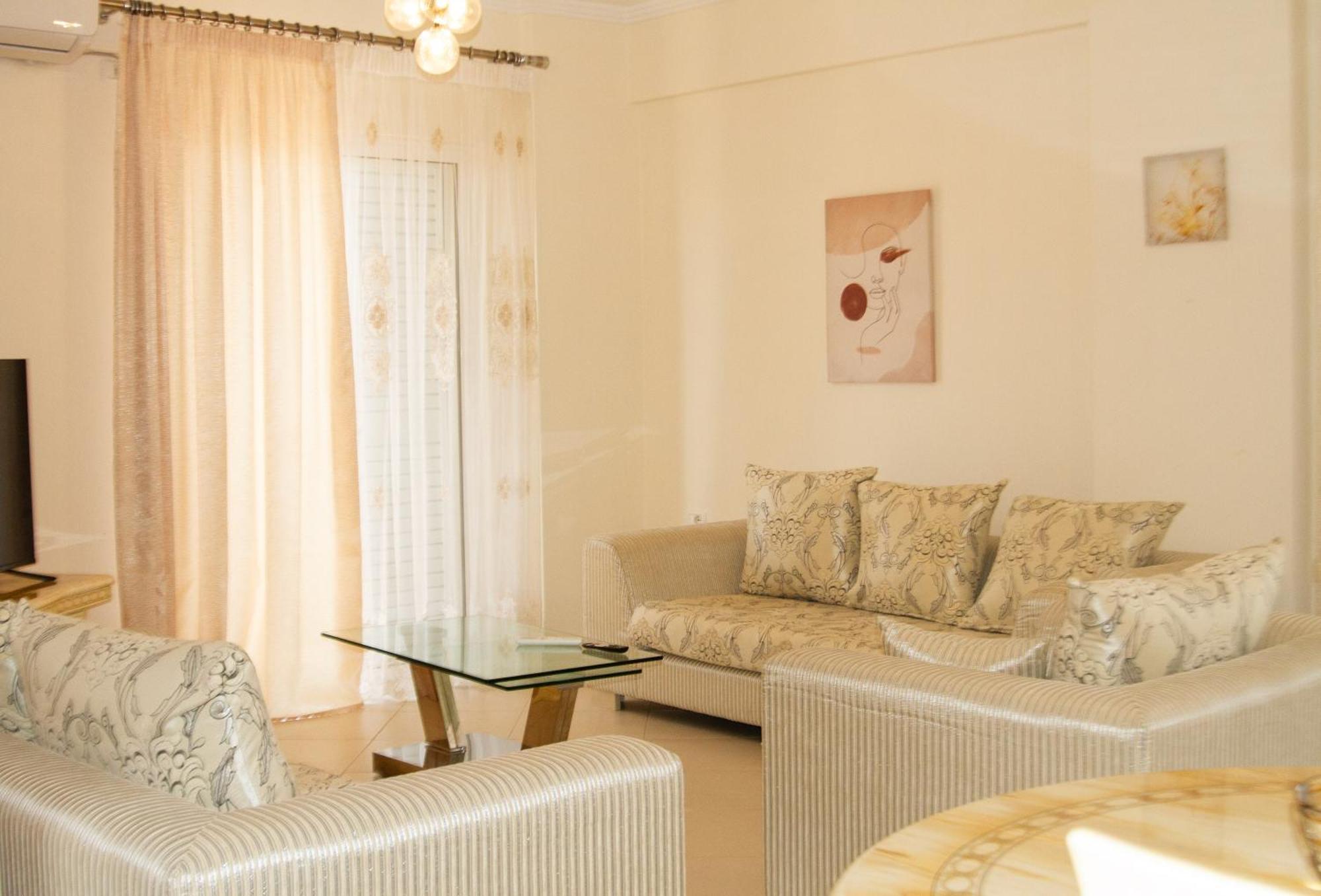 Leon Sea View Apartment Sarandë Esterno foto