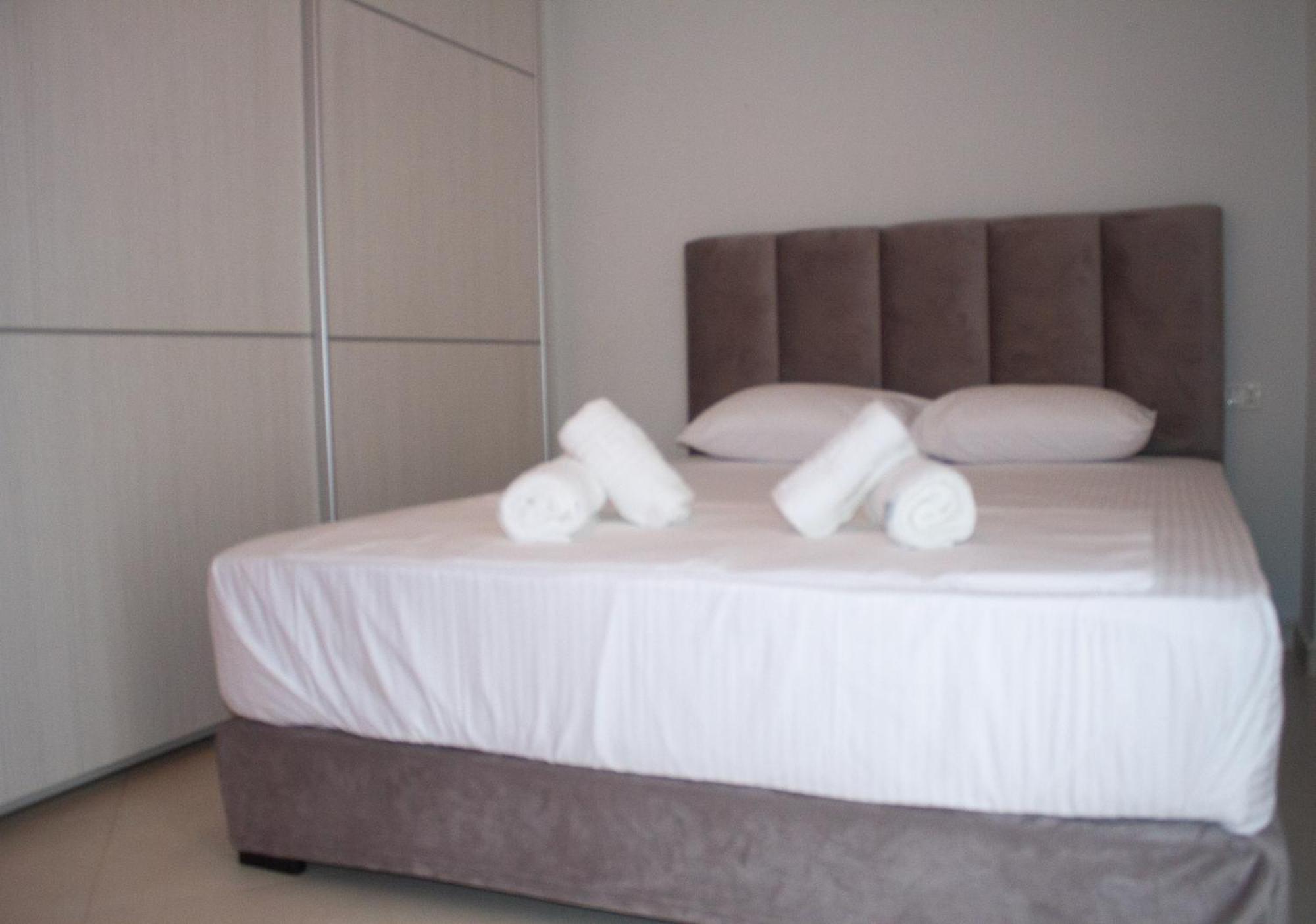Leon Sea View Apartment Sarandë Esterno foto