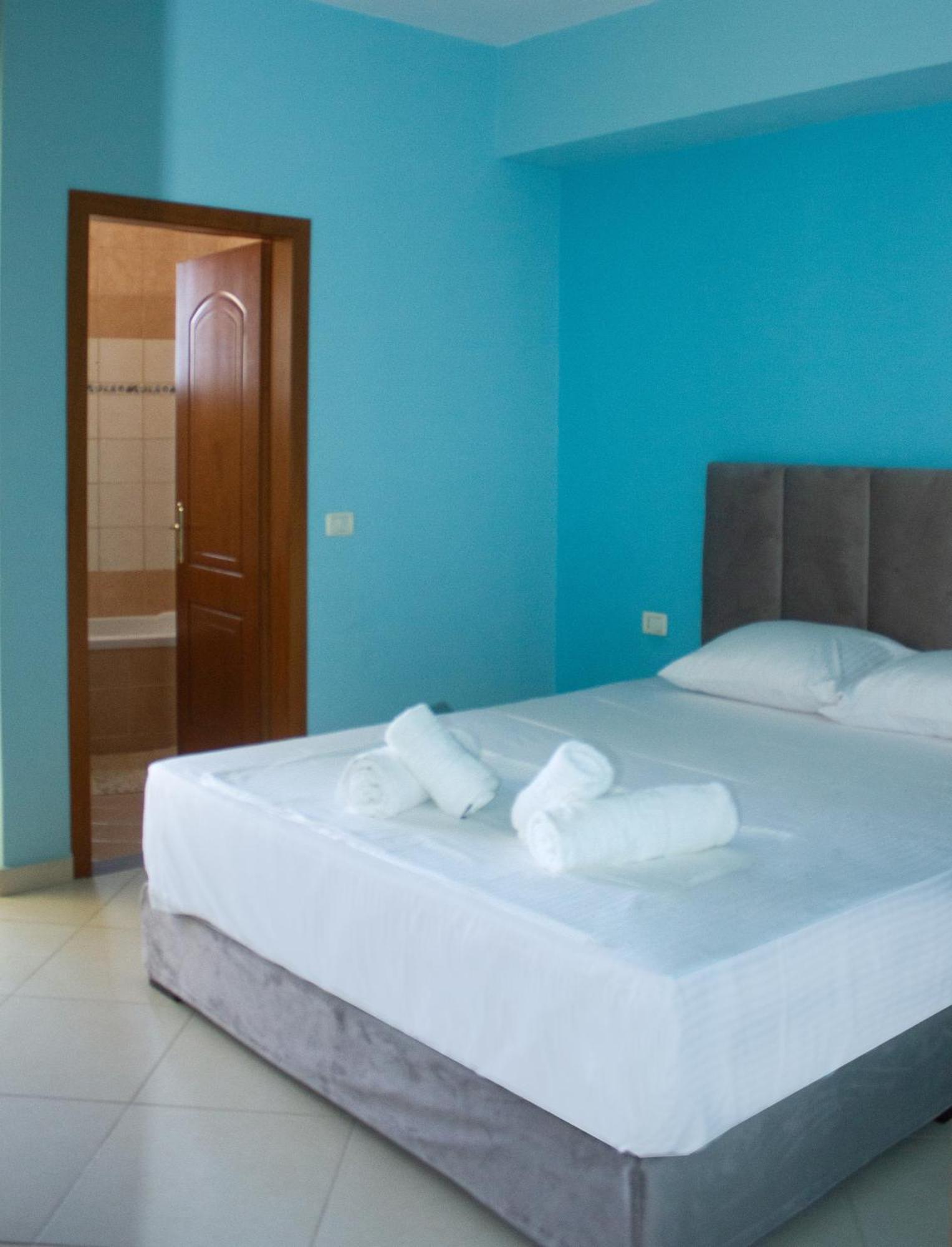 Leon Sea View Apartment Sarandë Esterno foto